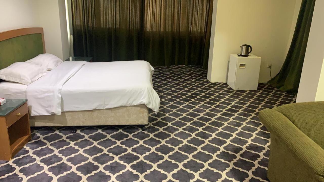 Al Aziziyah Hotel&suites Khamis Mushait Luaran gambar